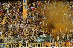 La barra de Real España tiene un bonito espectáculo esta noche en el estadio Morazán.