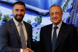 Florentino Pérez, presidente del Real Madrid, y Dani Carvajal en la firma del nuevo contrato.