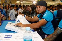 Mario Martínez y los jugadores de Honduras viajaron con la determinación de conseguir un triunfo ante Estados Unidos en San José. Foto Delmer Martínez