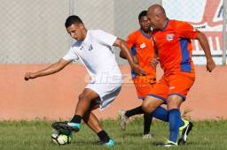 El defensor César Oseguera con la camisa del Honduras Progreso en el amistoso que jugaron ante el Leone FC de la Liga de Ascenso. Foto Neptalí Romero