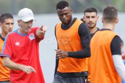 El delantero Yustin Arboleda durante el entrenamiento de este viernes con el Olimpia en el estadio Morazán de San Pedro Sula. Fotos Neptalí Romero
