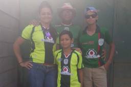 La familia Pacheco de las primeras en llegar al Yankel.