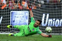 El guardameta Adán tuvo un gran debut con el Atlético de Madrid en la International Champions Cup.