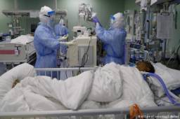 “La replicación viral activa cae rápidamente después de la primera semana, y no se encontró un virus viable después de la segunda semana de enfermedad”, detallaron.