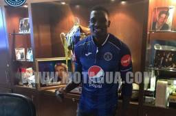 Javier Estupiñán llega por un año al Motagua.