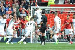 Swansea le amargó el triunfo en los últimos minutos al Manchester United.