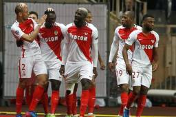Los jugadores del Mónaco celebrando la tercera anotación.