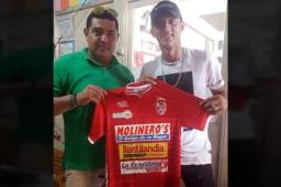 Diego Reyes estampó su firma y jugará con Real Sociedad en el Apertura 2017. Foto @relencoff