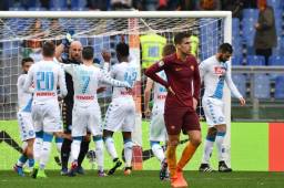 Los jugadores del Napoli celebrando el triunfo sobre la Roma.
