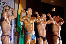 El atleta progreseño, Geovanni García, (segundo de izq. a der.) fue asesinado la tarde de este viernes cuando salía de su gimnasio en la colonia Bendeck. Foto DIEZ
