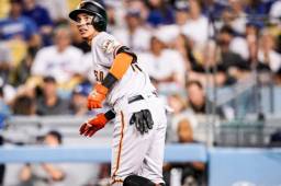 Mauricio Dubón tuvo actividad esta noche con playera de los Gigantes, pero fueron derrotados. FOTO: San Francisco Giants.