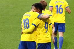 El delantero Choco Lozano celebrando una anotación del Cádiz con Álvaro Negredo, su compañero de ataque en la liga española. Fotos cortesía