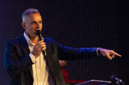 Lavallén confesó la manera como recibió a Cristo Jesús en su vida y el llamado que tiene en su ministerio.