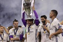 Isco celebrando el título de la Champions con sus compañeros.