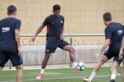 Choco Lozano en el entrenamiento de hoy con el primer equipo del Barcelona. FOTO: FC Barcelona.