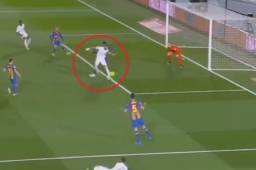 Benzema marcó un hermoso gol de tacón ante Barcelona en el Clásico de la Liga Española.