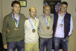 Fabián Coito junto a sus inseparables compañeros del cuerpo técnico en Uruguay: Sebastián Urrutia (preparador de porteros), Carlos Nicola (preparador físico).