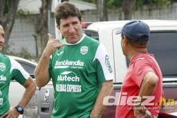 Héctor Vargas aseguró hace unos días que Alberth Elis y Romell Quioto 'fallan muchos' goles.