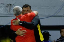 El momento en que Keosseián se daba el abrazó con Martín García.