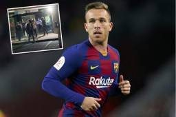 Medios italianos captaron el momento en el que Arthur Melo arriba a Turín para cerrar el traspaso con Juventus.