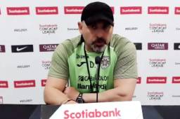 El entrenador del Marathón, Martín 'Tato' García en la conferencia de prensa en Tegucigalpa en la previa del duelo ante Motagua.