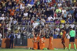 El estadio Humberto Micheletti estuvo a reventar con aficionados de Motagua en gran cantidad que celebraron a más no poder la goleada al Honduras Progreso.