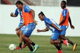 El jugador Sergio Peña durante los entrenamientos de la Selección de Honduras este jueves en Comayagua. Foto Juan Salgado