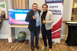 El entrenador hondureño Manrique López, junto a Rambo de León. Él formó parte de los fundadores de la US-SL en Estados Unidos, ligas de mucho crecimiento.