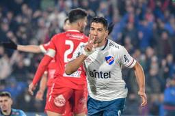 ¡Es un killer endemoniado! Así fue el primer gol de Luis Suárez con el Nacional de Uruguay (VIDEO)