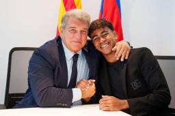 Lamine Yamal renuevó por el FC Barcelona.