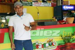 El exjugador del Motagua, Real España, Universidad y Deportes Savio, Óscar Fortín ahora tiene su propio negocio tras retirarse de las canchas. Fotos DIEZ
