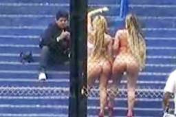 Peru's fans cheer prior to the Russia 2018 World Cup Group C football match between France and Peru at the Ekaterinburg Arena in Ekaterinburg on June 21, 2018. / AFP PHOTO / FRANCK FIFE / RESTRICTED TO EDITORIAL USE - NO MOBILE PUSH ALERTS/DOWNLOADS