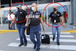 Fabián Coito salió del aeropuerto acompañado por dos escoltas de seguridad. Fotos Neptalí Romero