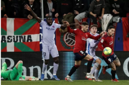 Barcelona no pasó del empate contra Osasuna y se complica en la tabla de posiciones.