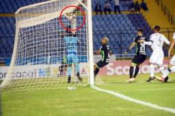 Comunicaciones anotó pero el árbitro no le concedió el tanto ante Marathón. Foto: Cortesía Osmar Solís