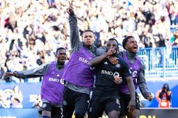 Zachary Brault-Guillard celebra el cuarto gol del CF Montréal con el que cerraron la goleada contra Orlando City.
