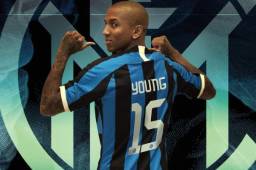 Así ha presentado el Inter de Milán a su nuevo futbolista, el inglés Ashley Young.