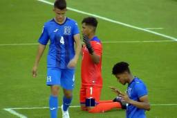 Los jugadores catrachos salieron tristes tras perder la clasificación al Mundial.