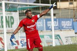 Donaldo Morales estuvo un torneo con Social Sol y fue uno de los mejores jugadores.