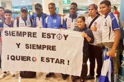 Los seleccionados fueron recibidos por los compatriotas que viven en Barcelona.