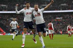 Dele Alli junto festejando junto a Harry Kane.