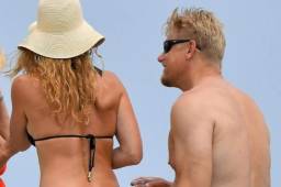 Peter Schmeichel ha sido captado junto a su novia la danesa Laura von Lindhol.