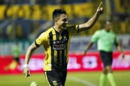 El delantero argentino Domingo Zalazar regresa a Honduras para defender la camisa del Real España con la que hizo 14 goles en el Apertura. Foto DIEZ