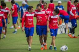 En todo caso, el centrocampista blanquiazul agradeció la visita y el apoyo del seleccionador costarricense, que está de gira por Europa y este sábado presenciará el Real Madrid-Leganés para ver al portero Keylor Navas. (Foto: Nación)