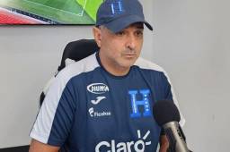 Diego Vázquez dice que el desgaste ante Argentina fue importante, pero que todos los jugadores están disponibles. Foto: Fenafuth.