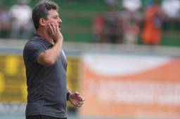 Mauro Reyes sigue en el banquillo del Juticalpa FC.