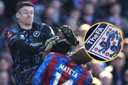 Este fue el momento exacto donde Mateta cayó y fue enviado al hospital.