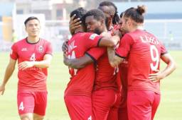 Clayvin Zúniga festeja con sus compañeros el tanto que significó el triunfo de Churchill Brothers ante Neroca.