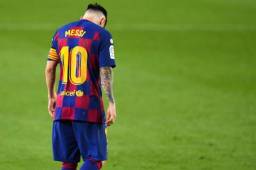 Messi pidió salir con la carta de libertad, pero en el Barcelona insisten en que todavía tiene un año de contrato.