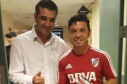 Diego Vázquez junto a Marcelo Gallardo, técnico de River Plate.